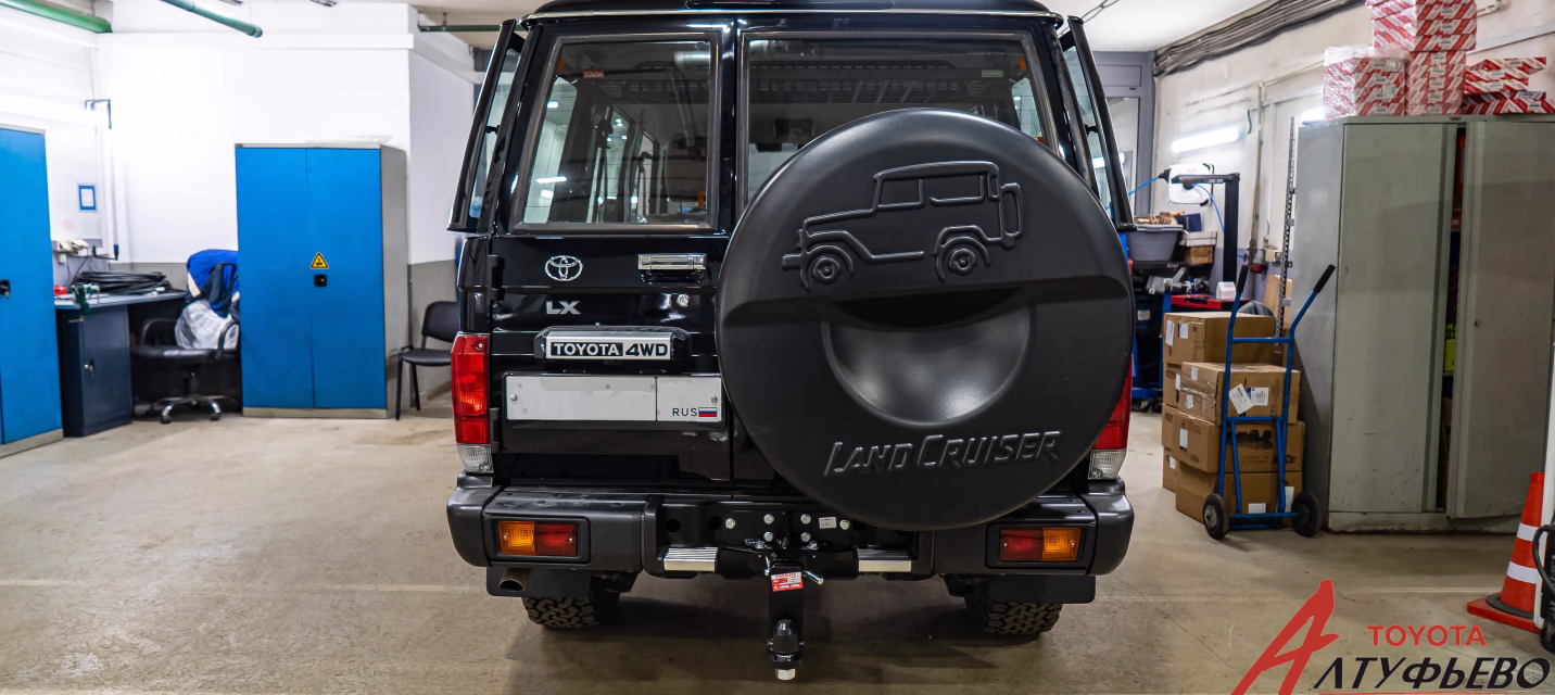 Toyota Land Cruiser 70 (2024): обновление легенды — новый мотор, ретро-дизайн и возврат в Японию