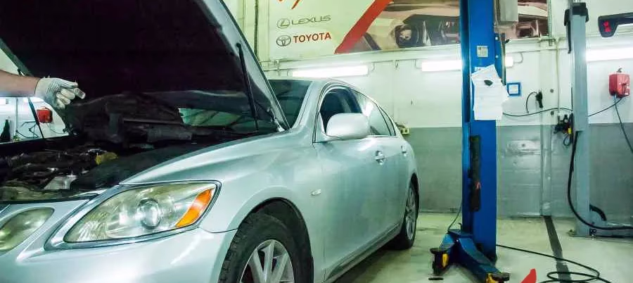 Меняем радиатор системы охлаждения силового агрегата на Lexus GS 300