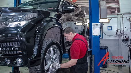 Меняем рычаги передней подвески на Toyota Land Cruiser 200