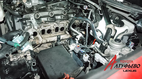 Работы по удалению загрязнений из системы рециркуляции выхлопа на Toyota Land Cruiser Prado 150