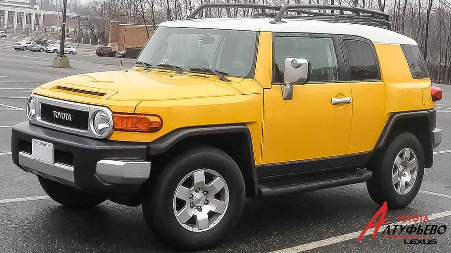 Американский гость Toyota FJ Cruiser в нашем автосервисе