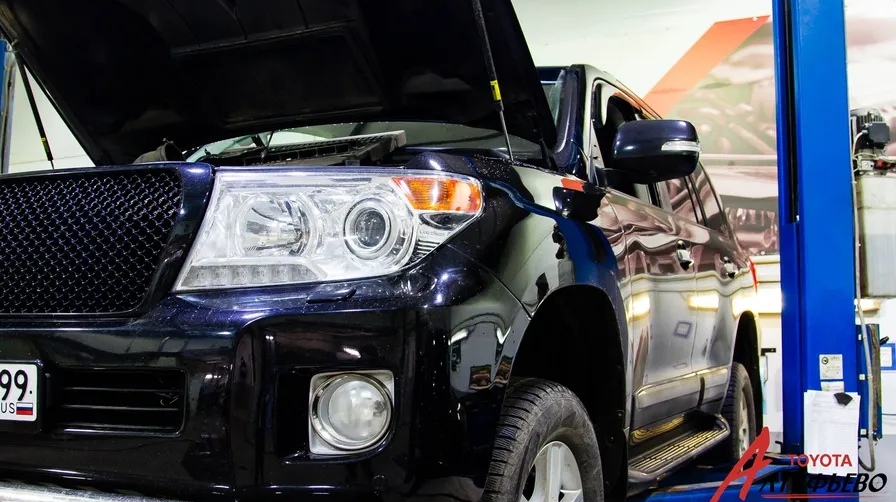 Сезонное обслуживание систем охлаждения двигателя и АКПП и кондиционирования салона на Toyota Land Cruiser 200